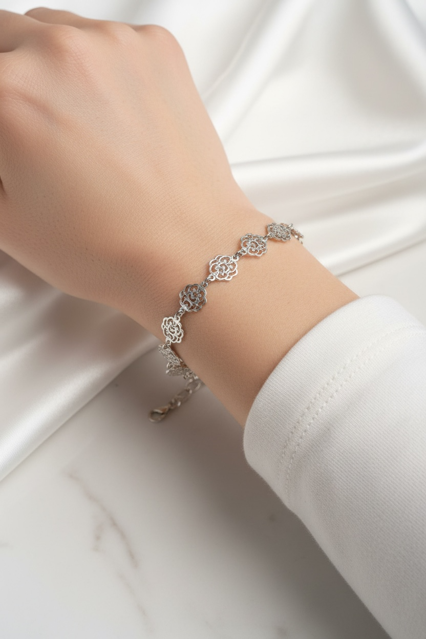Armband „Blütenzauber“ – Filigranes Silberarmband mit edlem Ornamentdesign