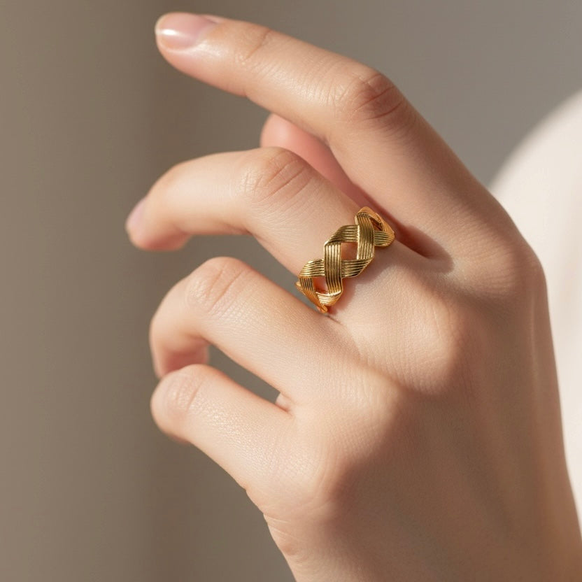 Interlaced Ring Gold