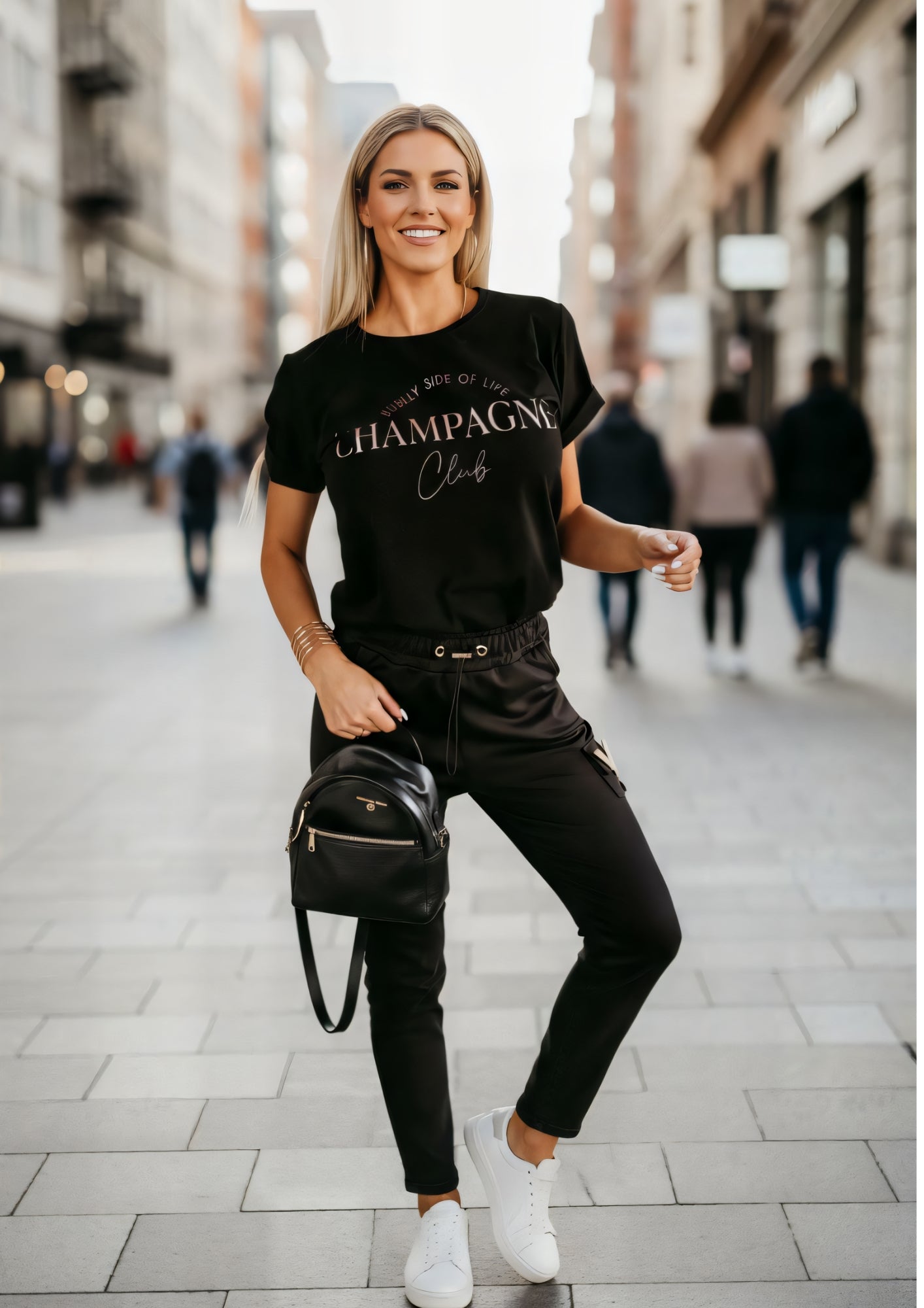 T-Shirt „CHAMPAGNE CLUB“ – CASUAL CHIC IN SCHWARZ