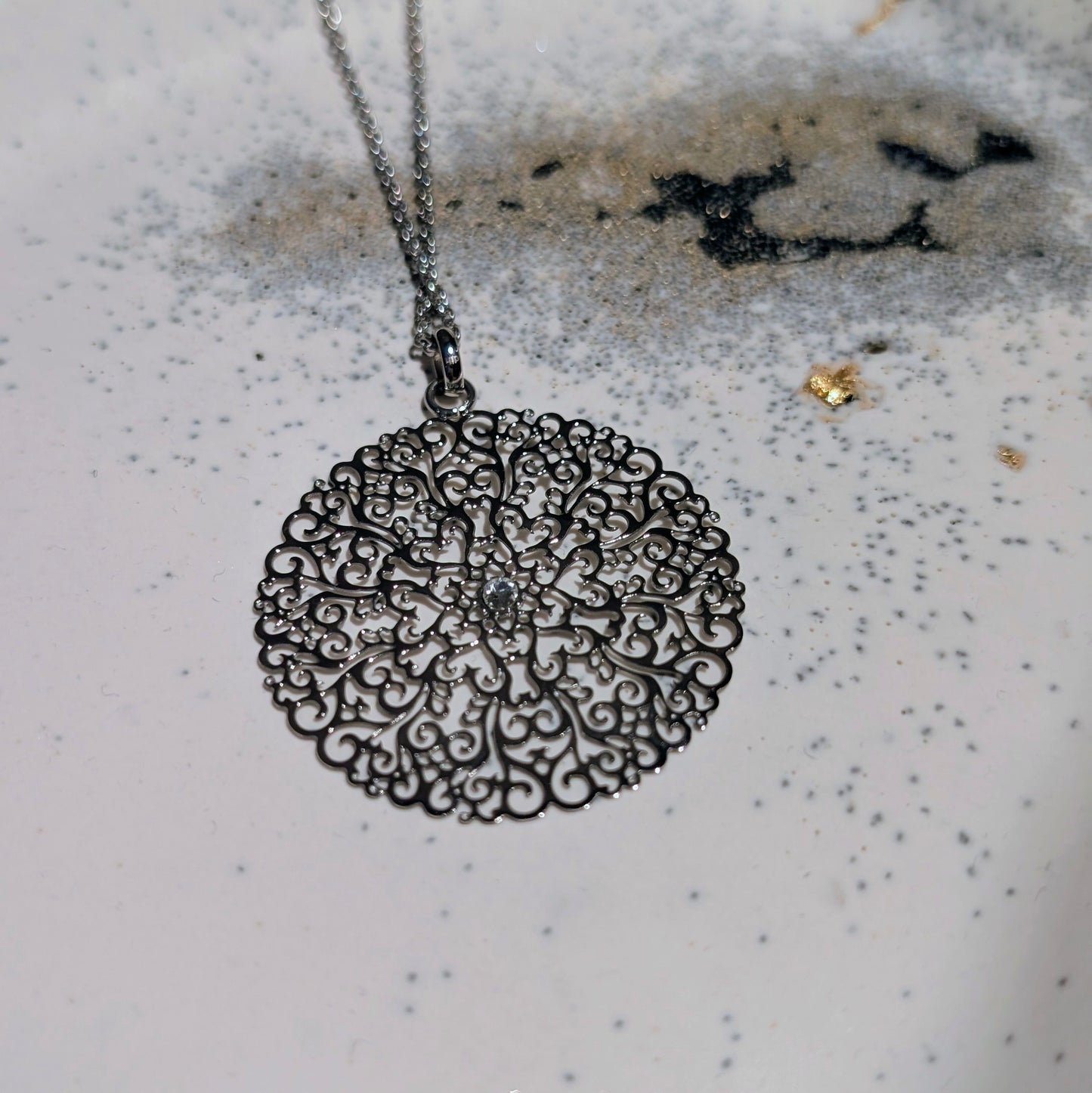 Niva.Filigrane Eleganz – dein neues Statement-Piece